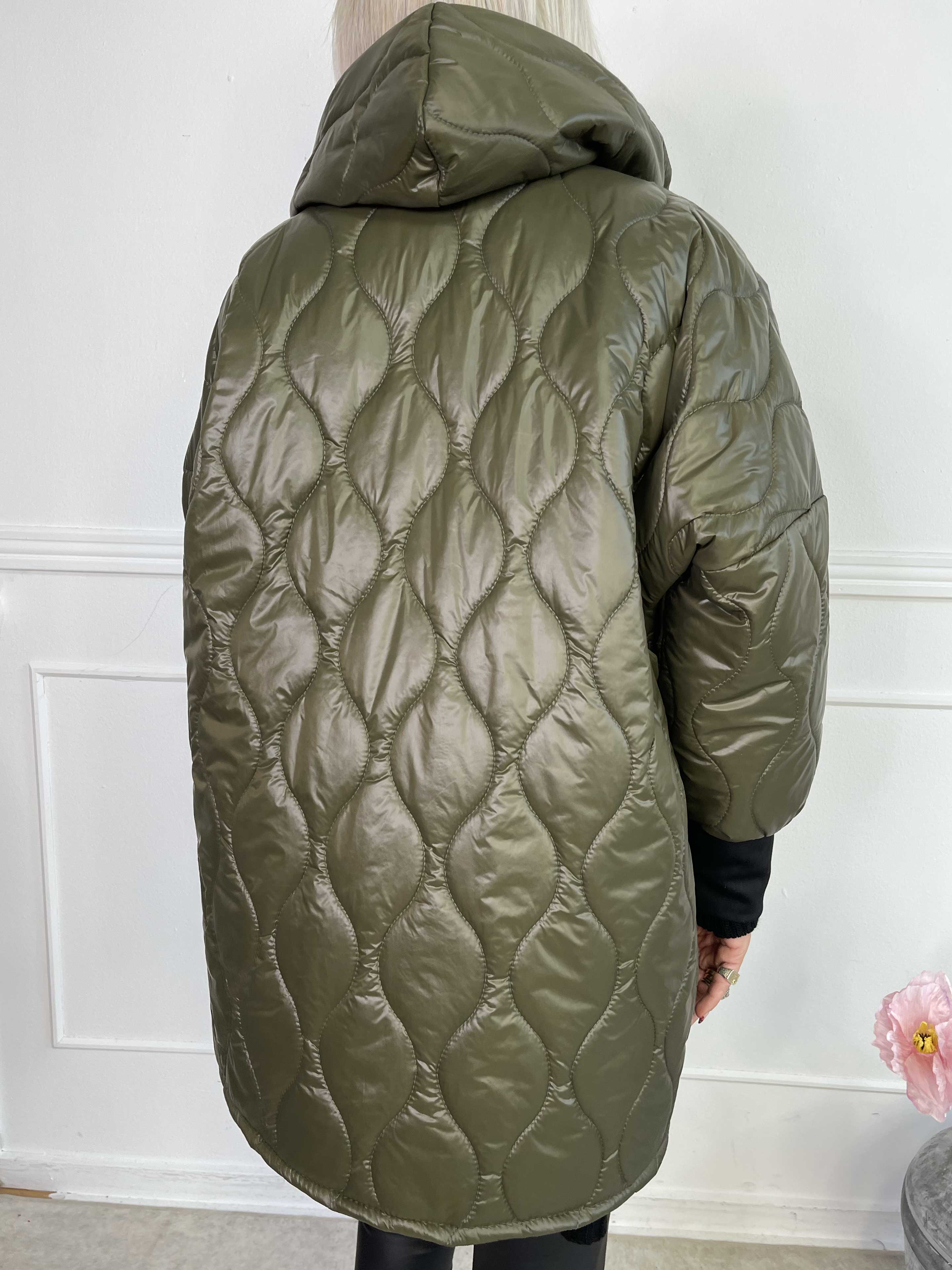 Augusta - Quiltet overgangsjakke med hætte og lynlås